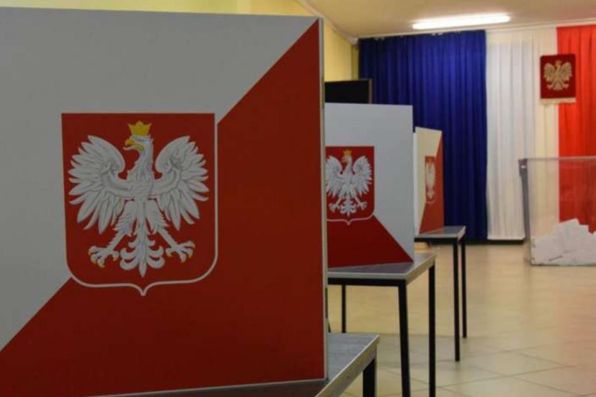 В Польше проходит первый тур президентских выборов