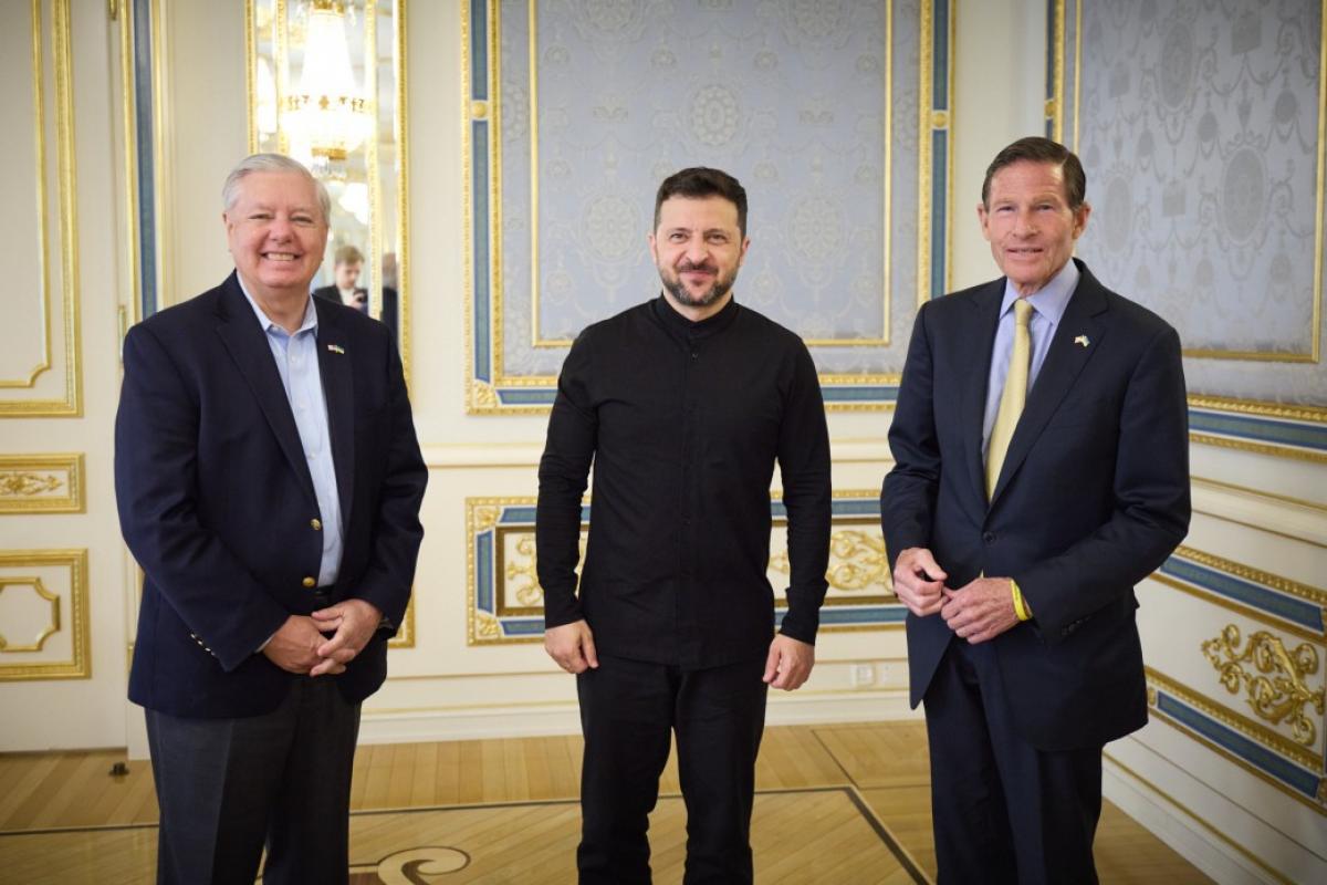 Президент Украины Владимир Зеленский провел встречу с сенаторами С