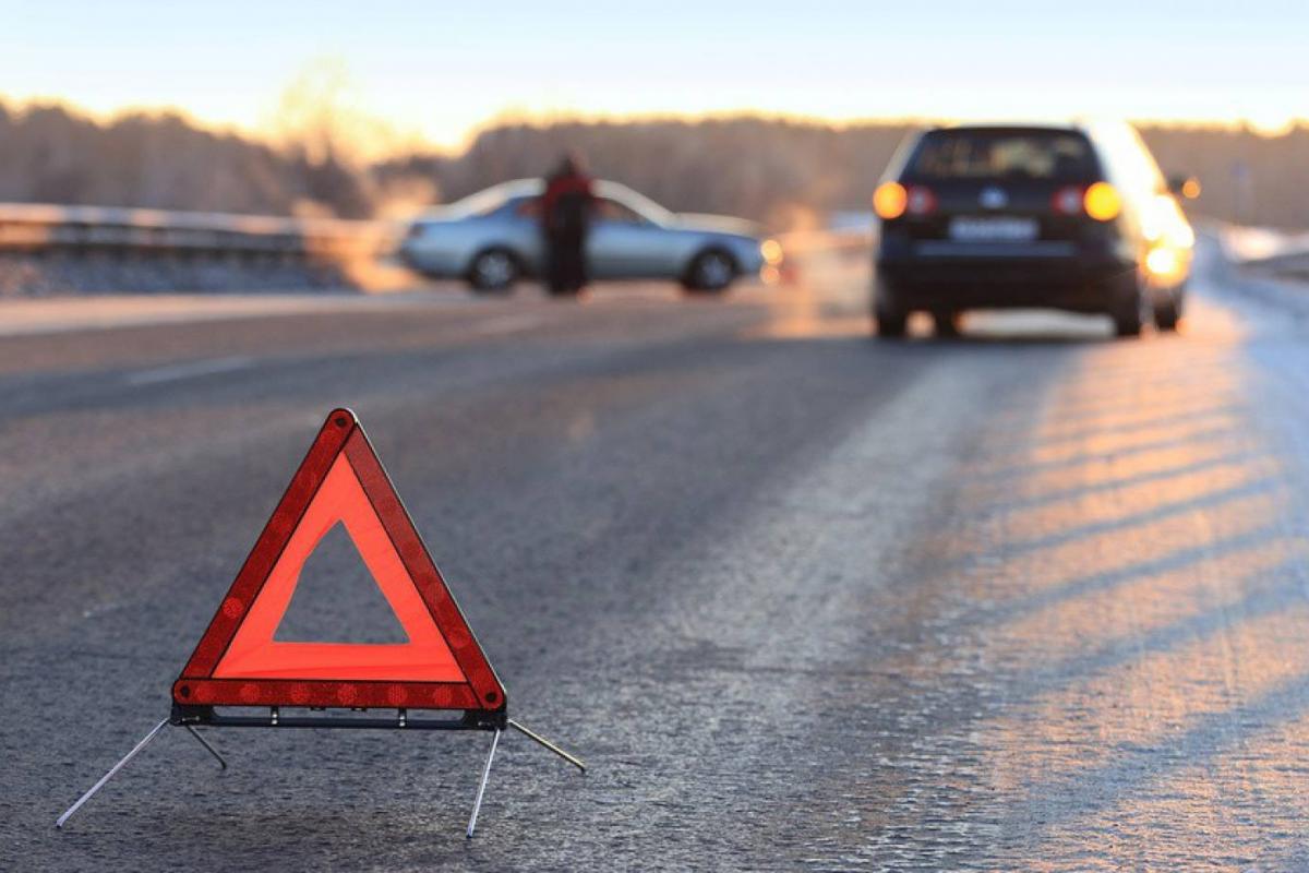  На окупованій Луганщині сталася смертельна ДТП: автобус на зустрічній смузі зіткнувся з легковиком