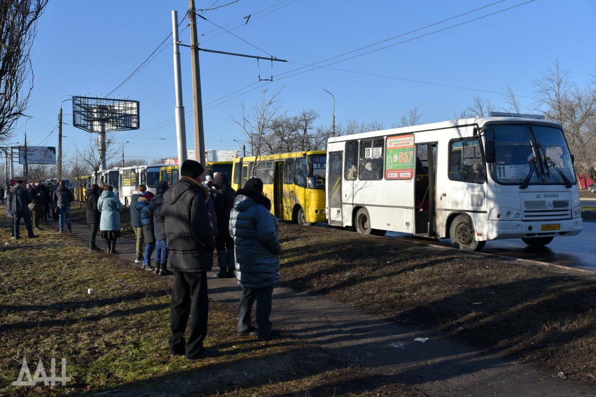 Жители оккупированного Донецка массово выезжают в Россию: в чем причина