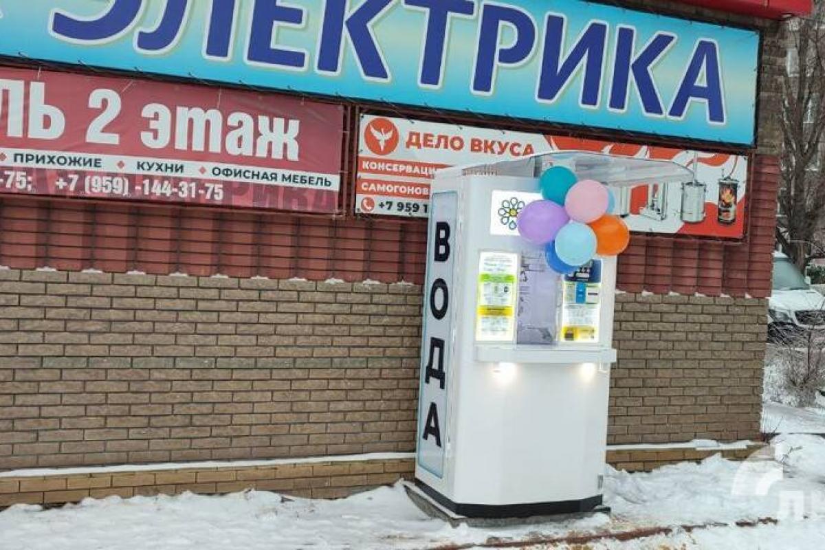 Бізнес на дефіциті: в окупованій Луганщині встановили автомати з продажу питної води