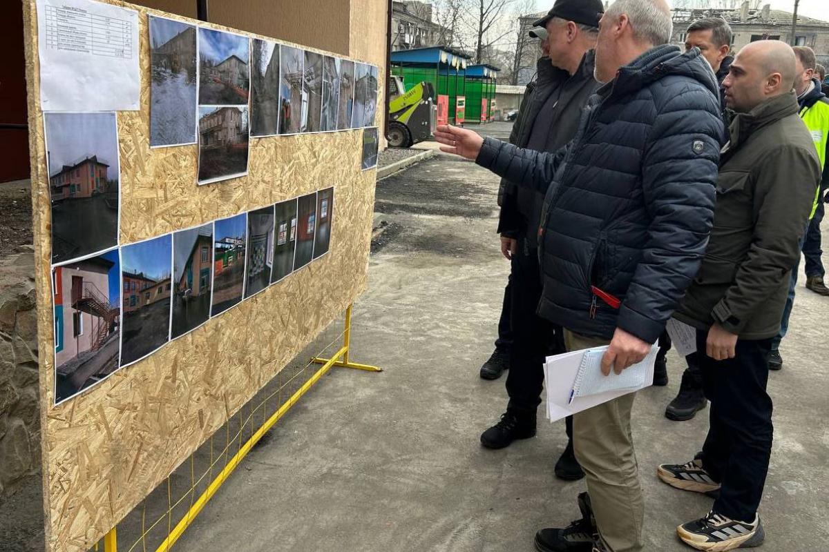 "Окупанти звітують про “відновлення” Лисичанська, а мешканці скаржаться на розруху : де істина