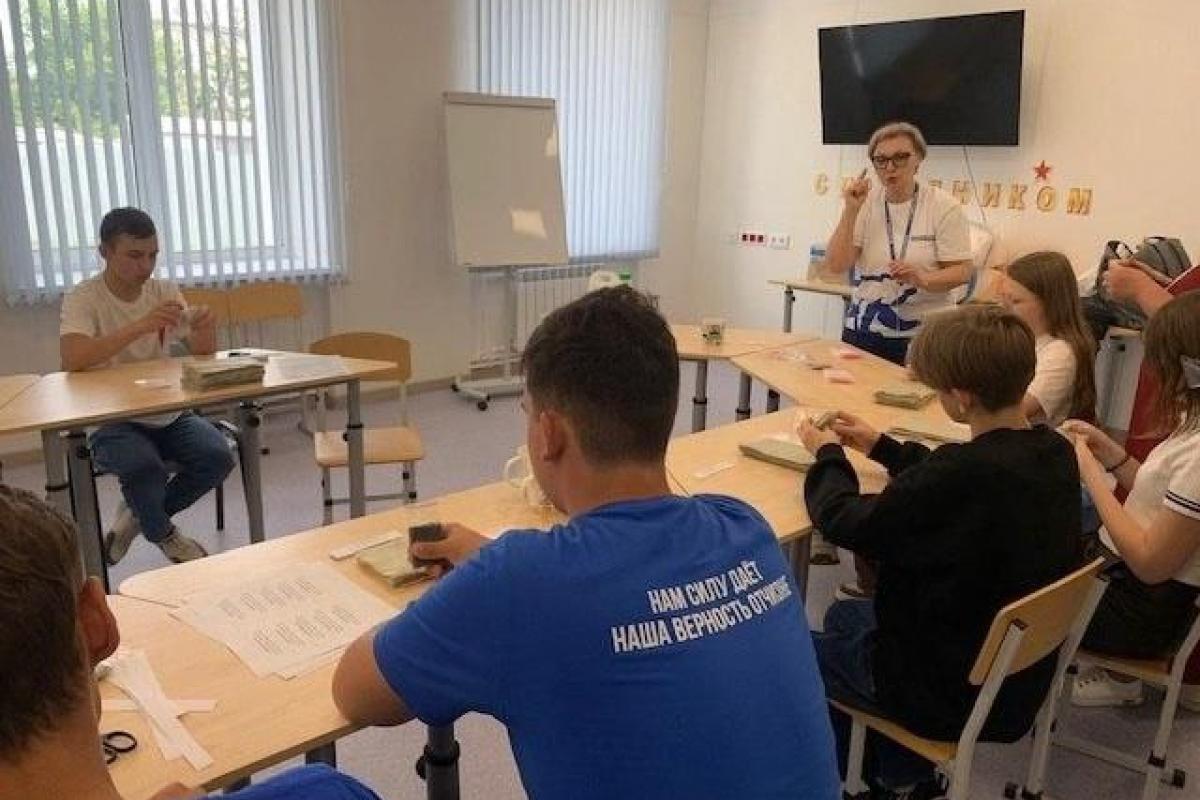 “Сухий душ” для армії РФ і “уроки пам’яті”: у Сєвєродонецьку дітей готують до служіння окупанту