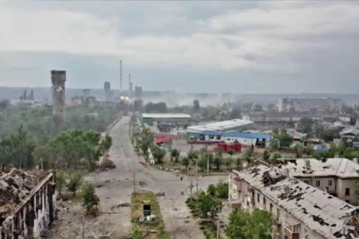 Окупаційна адміністрація Лисичанська продовжує реалізовувати схему відбирання нерухомості, яку вона сама оголошує "безхазяйною". Цього разу у псевдоофіційних джерелах з’явилося повідомлення про необхідність власників або осіб, які мають права на вбудован