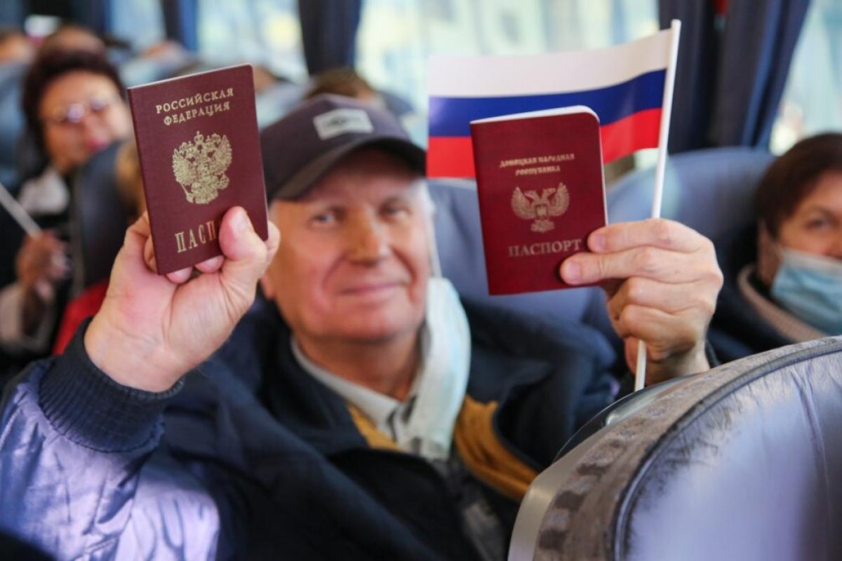 "ЛНР" і "ДНР"- позашлюбні діти Росії: окупаційна влада Луганщини влаштовує квест за довідками