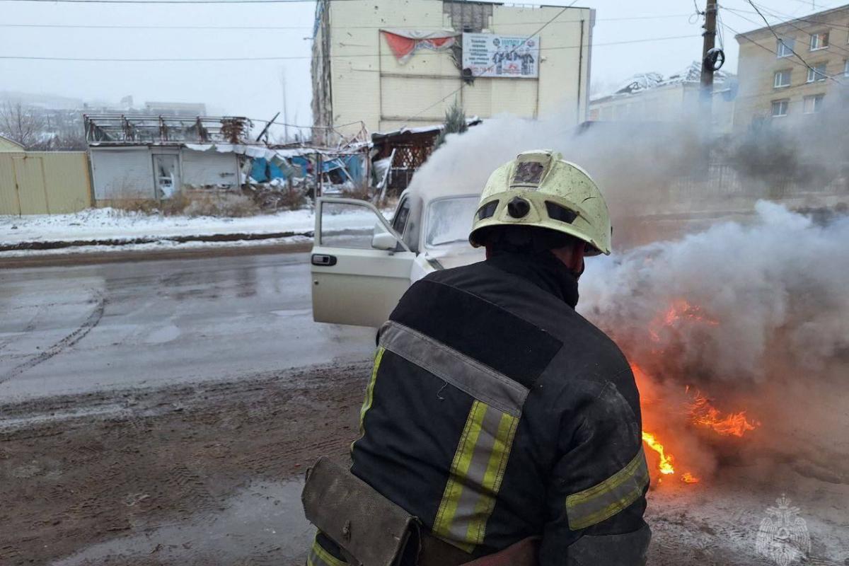 Пожежа в Лисичанську: авто горить, а причини залишаються загадкою