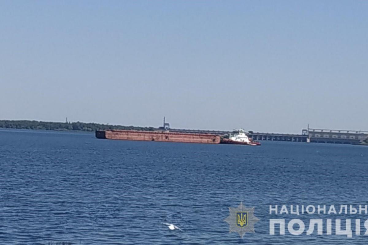 Трагедия на Днепре: в результате наезда баржи на лодку погиб рыбак