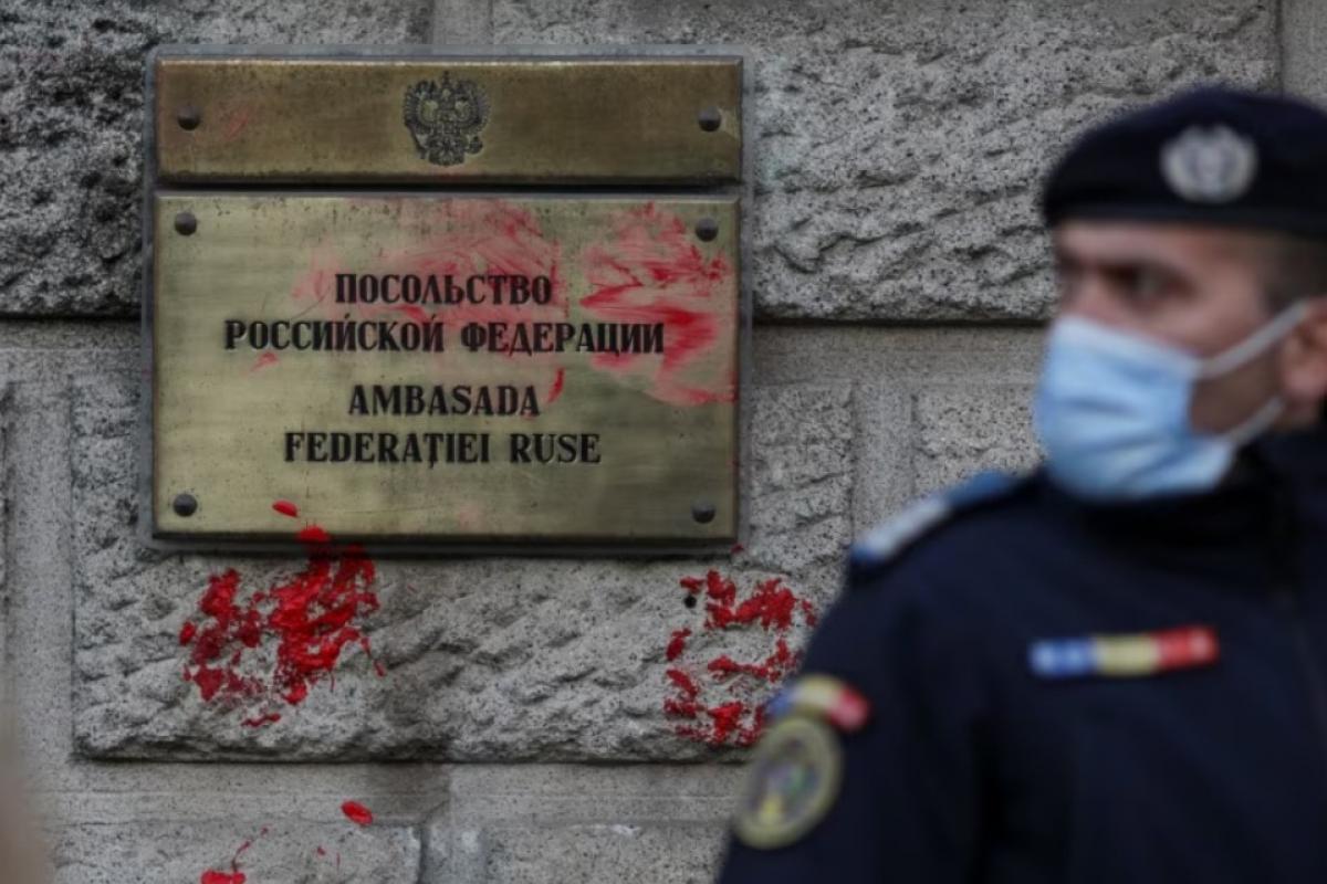 Румынию покинули 40 сотрудников посольства РФ