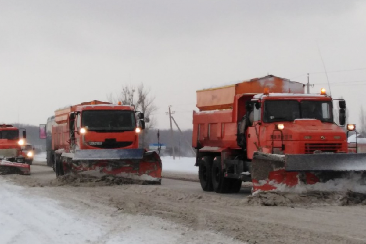Ограничено движение транспорта в трех областях Украины