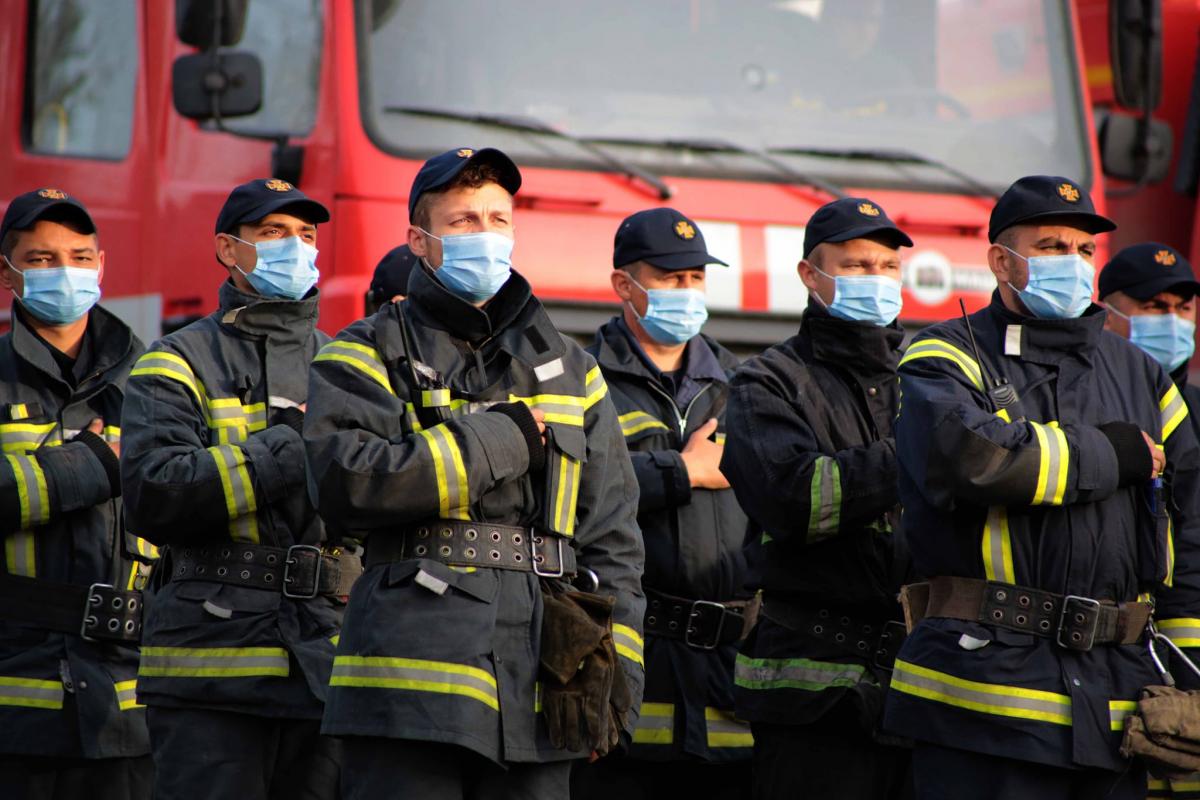 Жители Луганщины поблагодарили спасателей за тушение масштабных пожаров