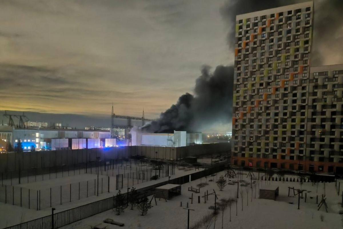 ​​​​​​​Три района Москвы в 25-градусный мороз остались без света, отопления и воды из-за пожара на подстанции