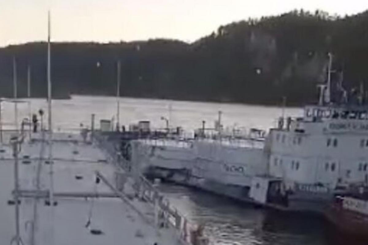 В России на реке Лена столкнулись два танкера
