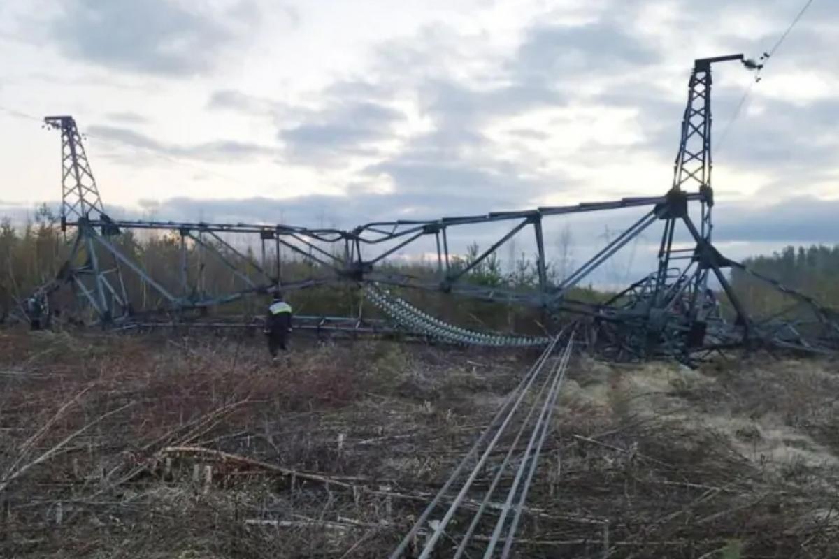 Под Санкт-Петербургом неизвестные подорвали опору линии электропередач