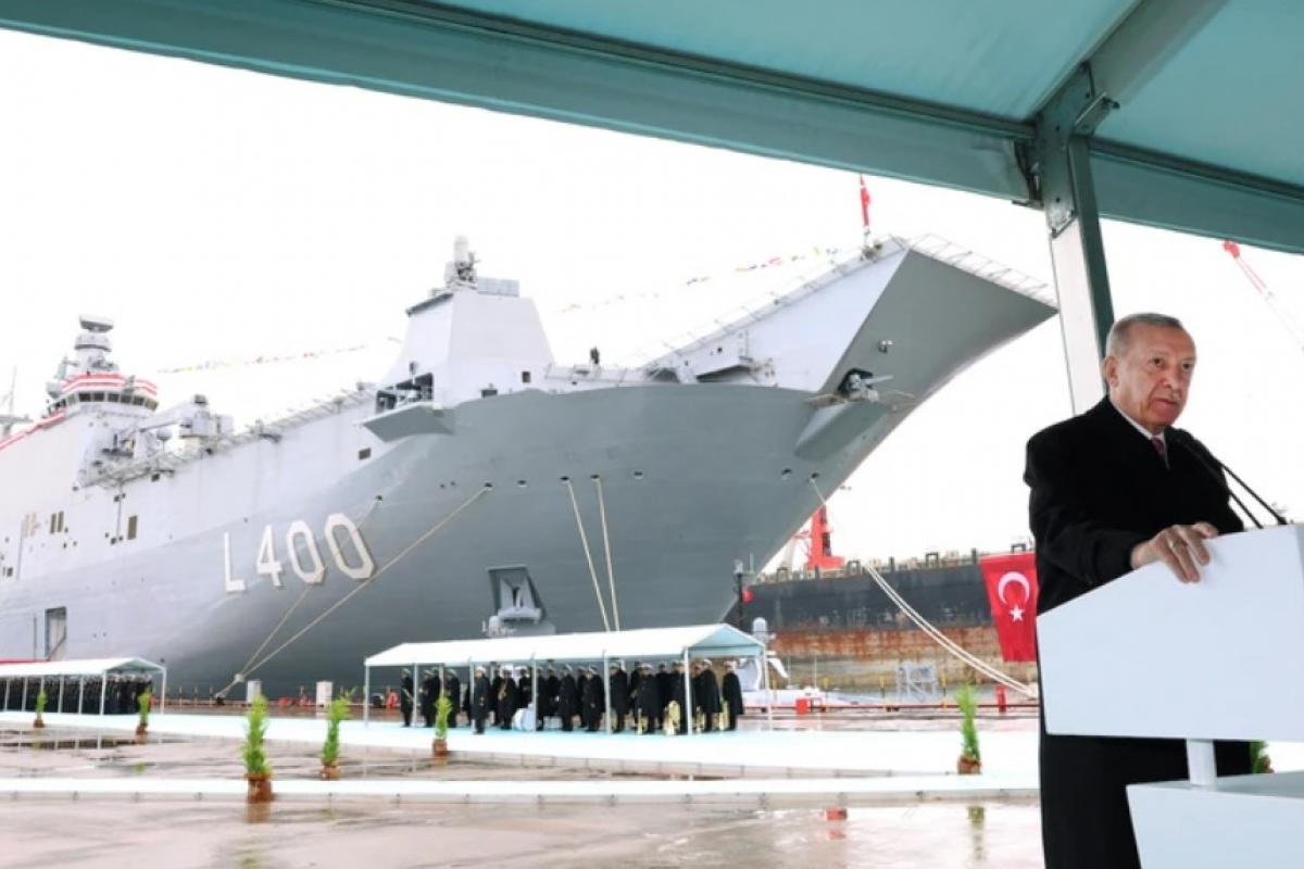В Турции введен в эксплуатацию первый в мире корабль-носитель БПЛА / Фото: Murat Kula