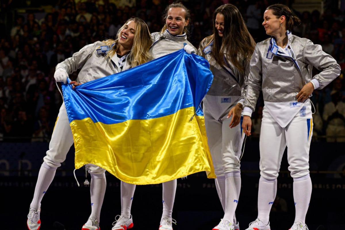 Женская сборная по фехтованию на саблях принесла Украине первое "золото"
