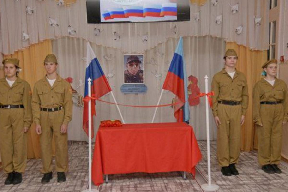 Российские оккупанты усиливают контроль над молодежью на захваченных территориях