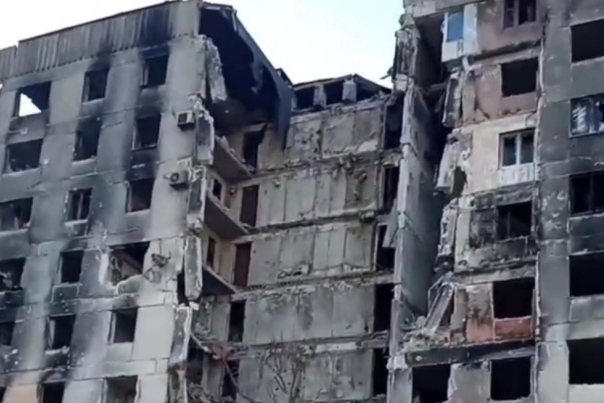 Российские "освободители" мародерят в квартирах разрушенного Северодонецка - видео