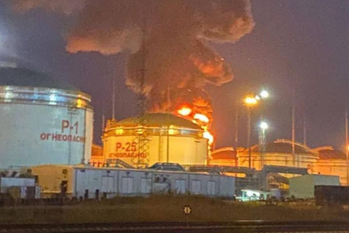 В российском порту Тамань прогремел взрыв: начался пожар на нефтебазе