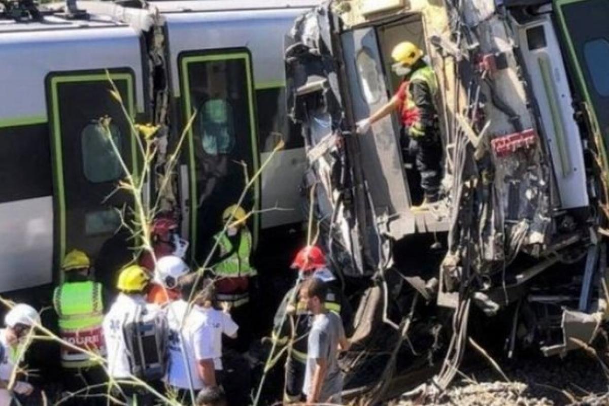 Железнодорожная катастрофа в Португалии: скоростной поезд сошел с рельсов, есть жертвы