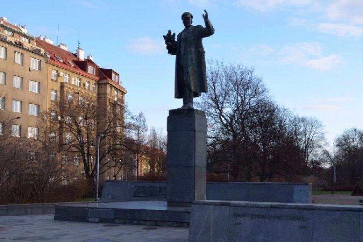 Памятник Ивану Коневу, установленный в Праге