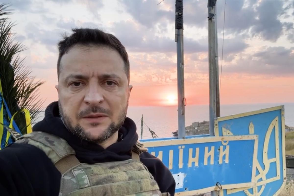 В 500-й день полномасштабной войны РФ против Украины Зеленский посетил остров Змеиный