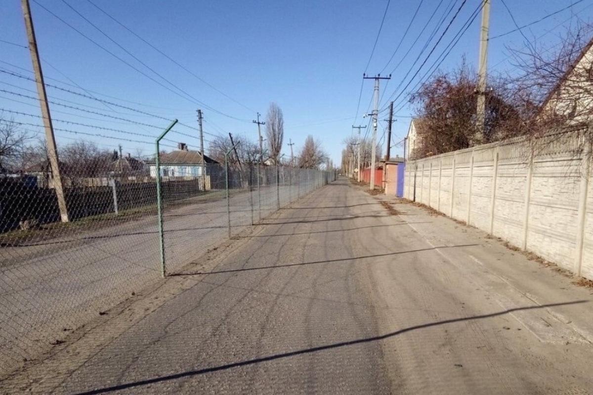 Заграждение между поселками Чертково Ростовской области и Меловое Луганской области