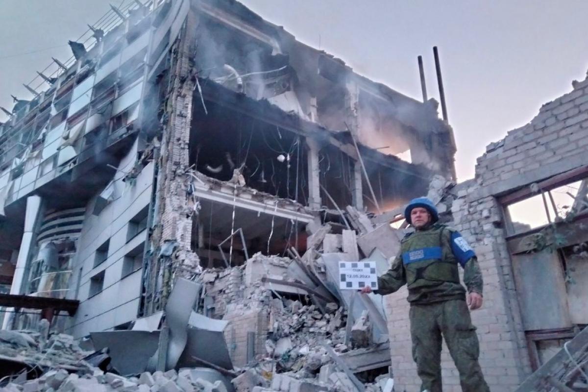 в сети появились кадры последствий "прилетов" в Луганске
