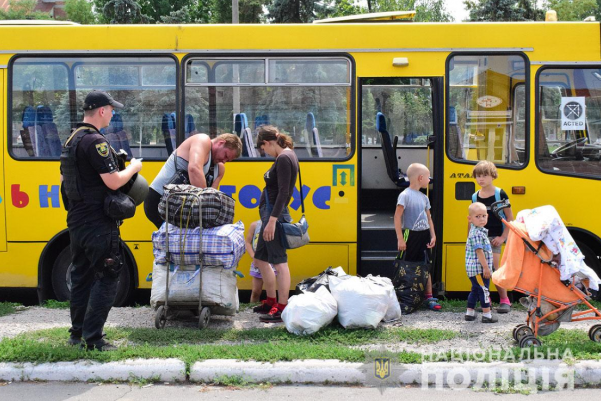 На Донбассе началась операция по эвакуации детей