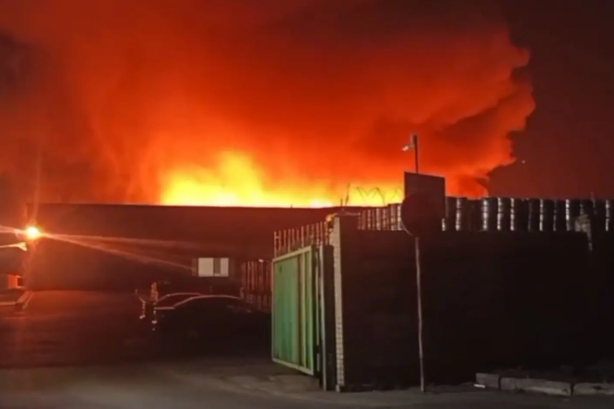 В оккупированном Донецке горит пивзавод