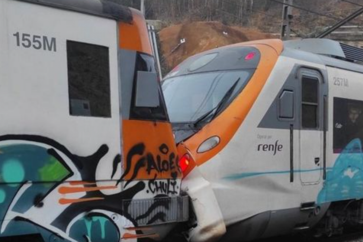В Испании столкнулись грузовой и пассажирский поезда