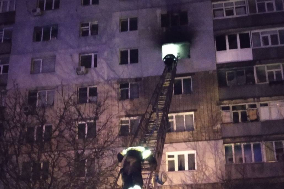 В Харькове ночью горела квартира в жилой многоэтажке