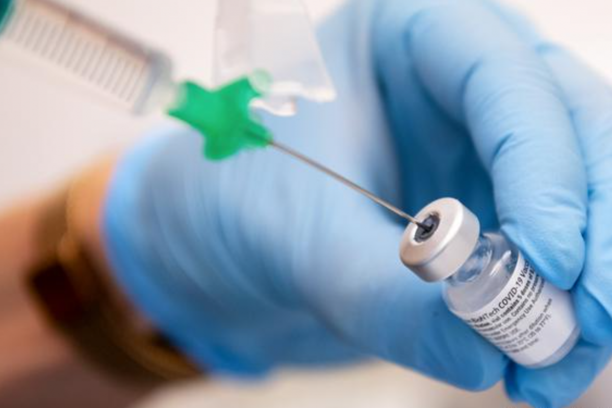 В Украине сделали первую прививку от коронавируса