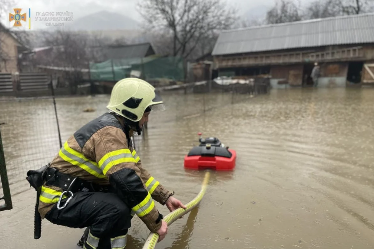 На Закарпатье сильные дожди вызвали наводнения