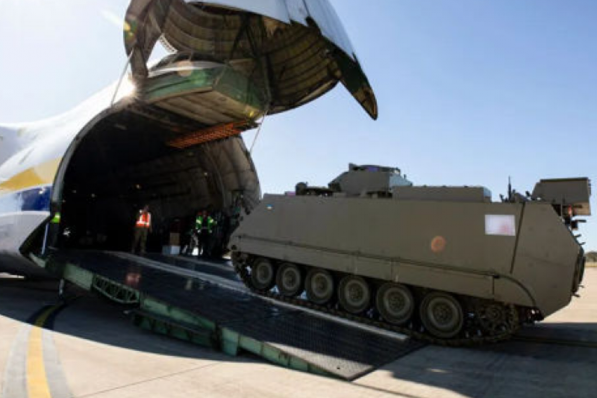 Австралия отправила в Украину партию бронетранспортеров M113AS4