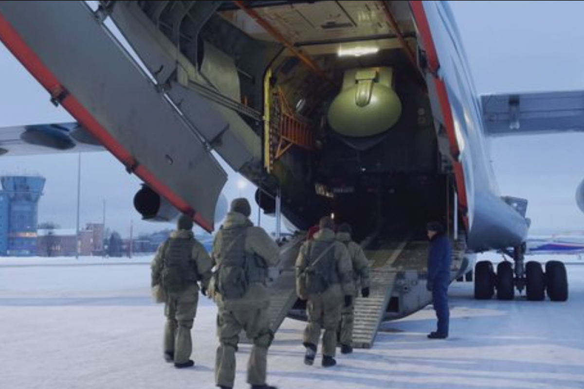 Российские военные приступили к "выполнению задач" в Казахстане