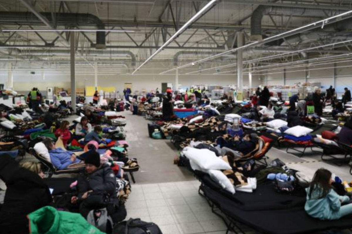 Польша прекращает выплату помощи украинским беженцам