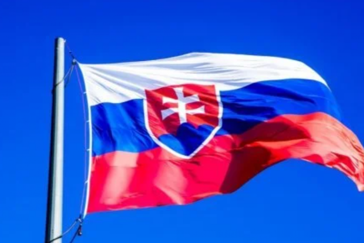 Словакия высылает 35 российских дипломатов