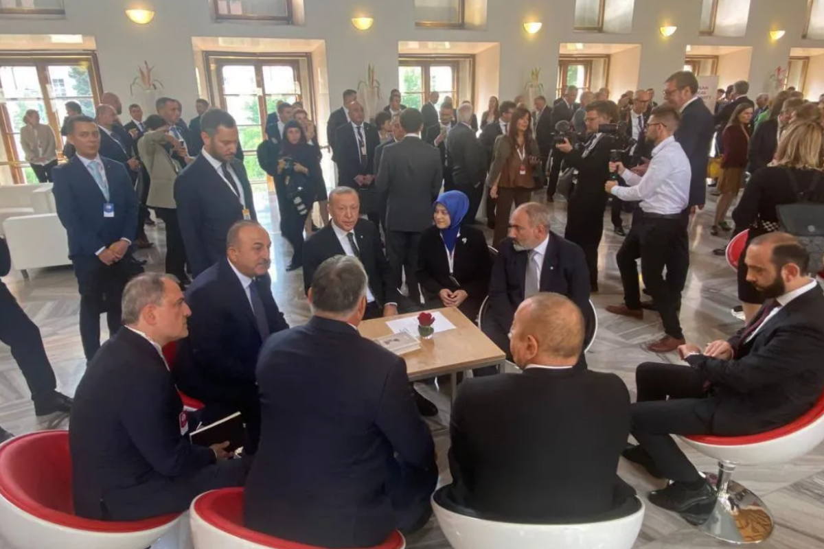 состоялась неформальная встреча президента Азербайджана и премьер-министра Армении