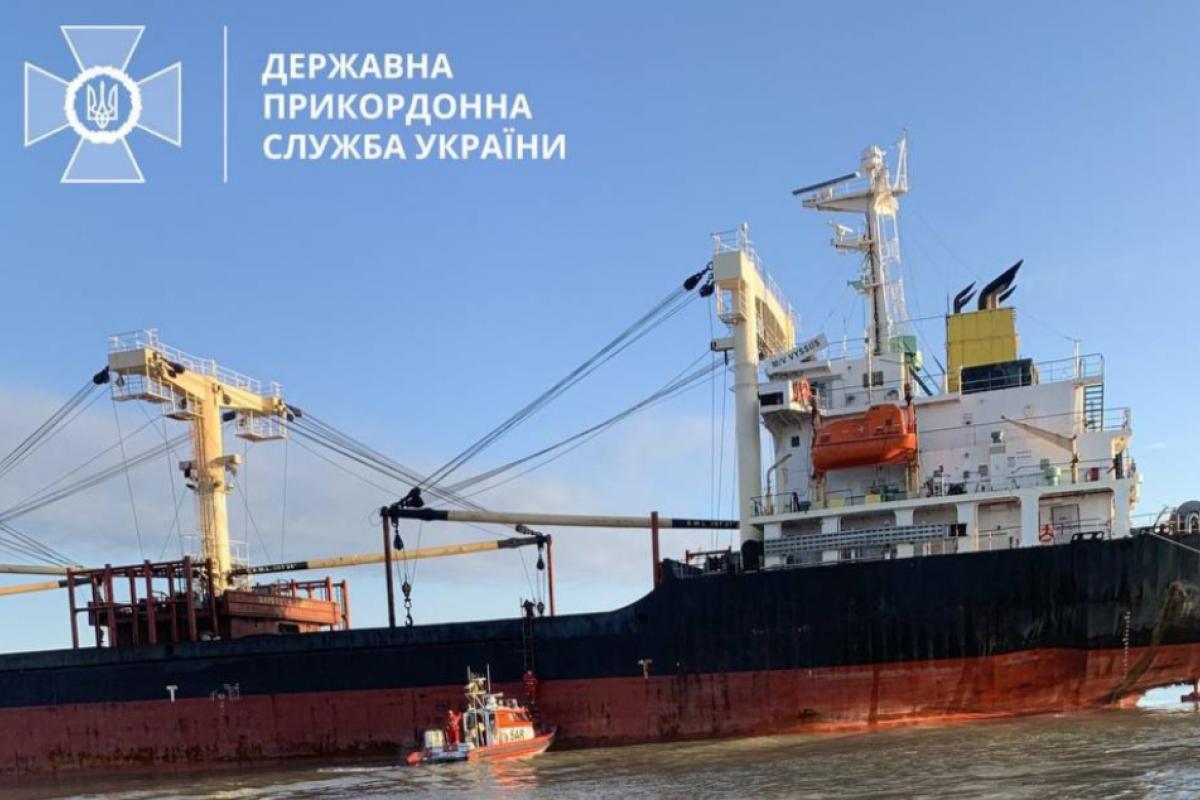 В Черном море на мине подорвалось гражданское судно под флагом Панамы