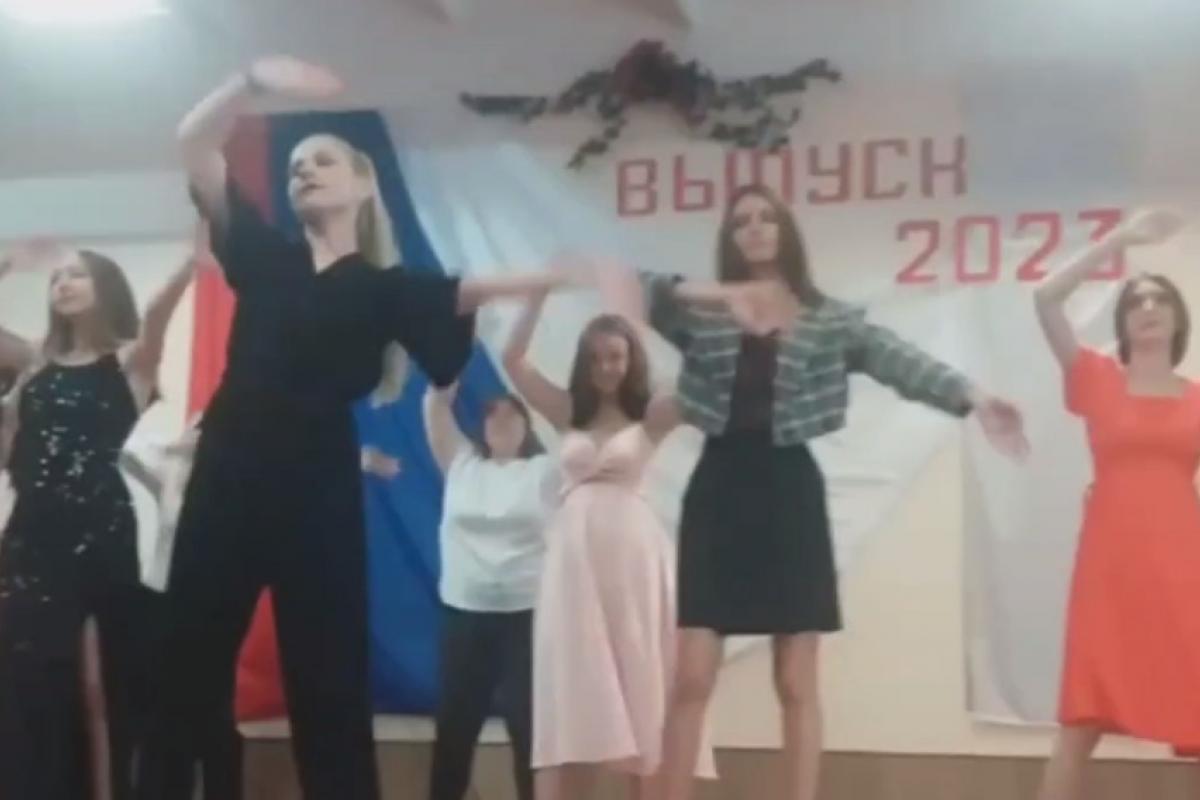В сети показали, как в Рубежном свой день праздновали выпускники