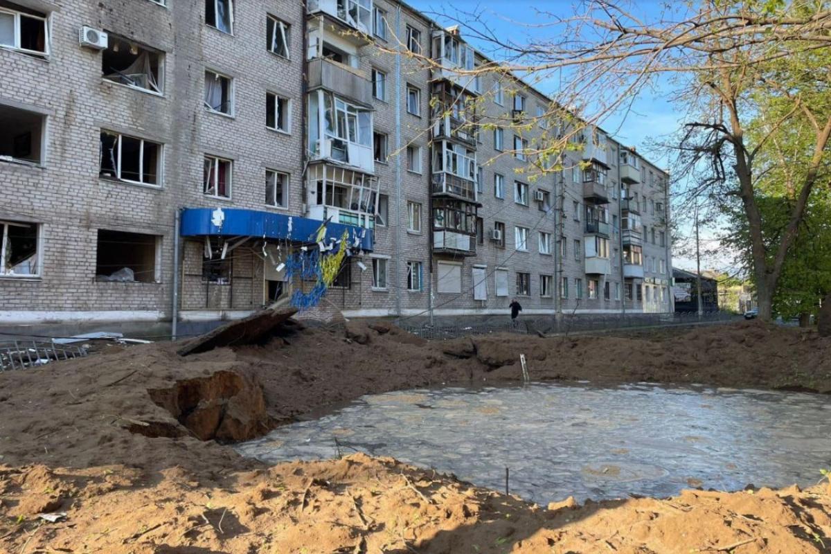 Российские оккупанты нанесли ракетный удар по центру Славянска