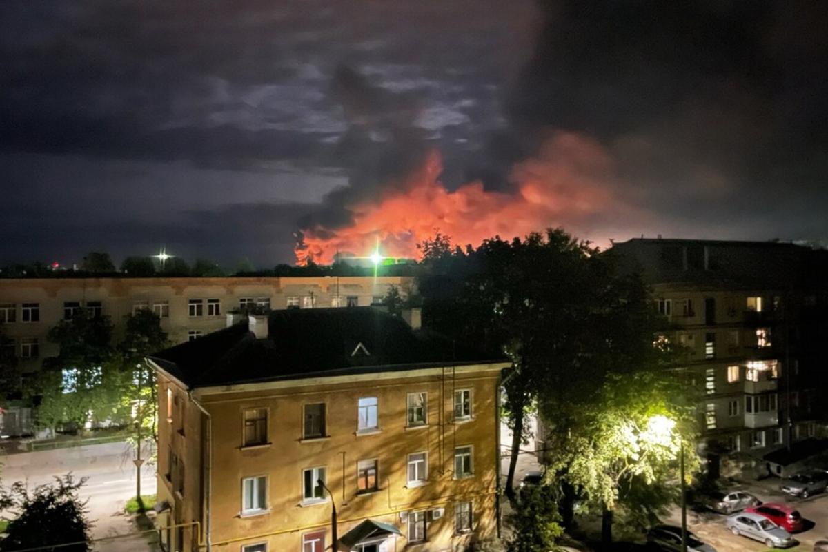 Атака украинских беспилотников на аэродром в российском Пскове