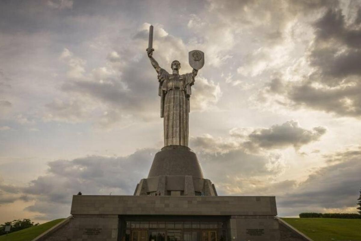 Монумент "Родина-мать" в Киеве получит новое название