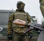 Росіяни підкидають зброю та українську символіку мешканцям окупованої Луганщини, щоб фабрикувати справи
