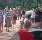 люди вийшли на мітинг у Єнакієвому через повну відсутність води