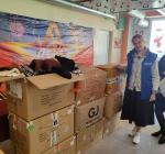Окупанти Лисичанська роздали дітям одяг Gloria Jeans як "допомогу". За постановочними фото – бідність, безробіття та відсутність магазинів. Пропаганда на тлі гуманітарної залежності.