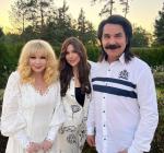 Сьогодні, 21 червня, свій день народження відзначає один із найяскравіших представників української естради — Павло Зібров, Народний артист України, чия творчість давно стала частиною культурного коду країни. Павлу Зіброву виповнилося 68 років.