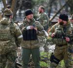 Лисичанськ під димом: повідомляють про вибухи у центрі міста, де базувалися кадировці