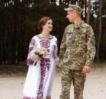 Попри складні умови воєнного стану, українці не втрачають надії та продовжують створювати нові сім’ї.