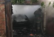 В Харькове сгорел гараж вместе с автомобилем "ВАЗ-2109"